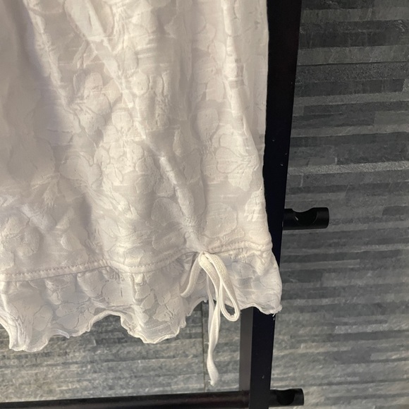 Powder Room Racer Back Floral Pattern Top - Picture 2 of 11